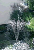 pompe solaire  jet d'eau en fleur en surface de bassin